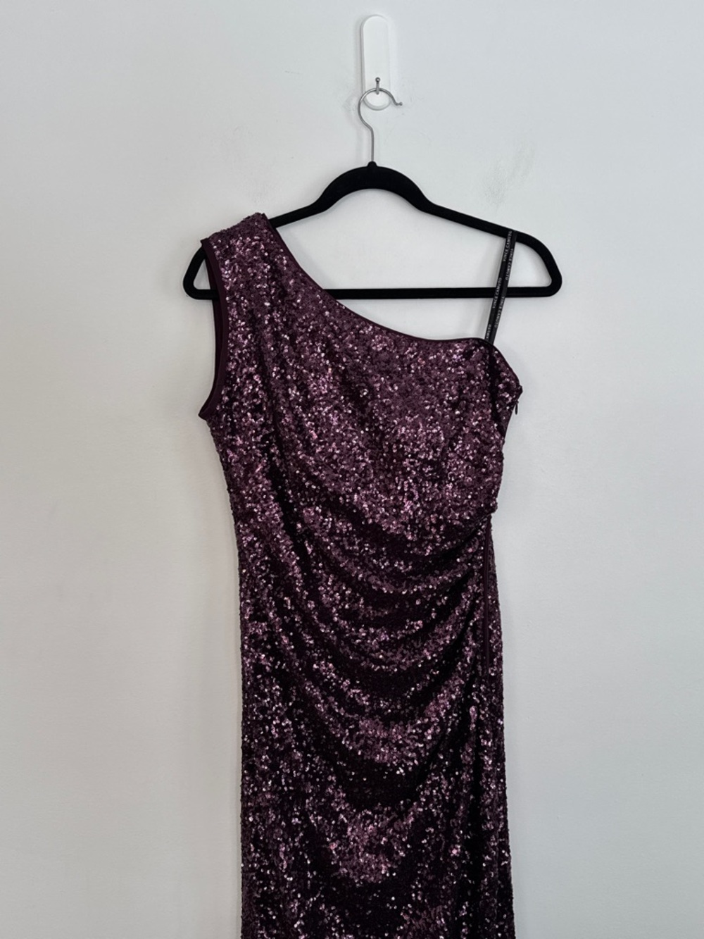 VINCE CAMUTO - one shoulder sequin gown. Size 14. Fits 12 & 14 - Picture 10 of 13